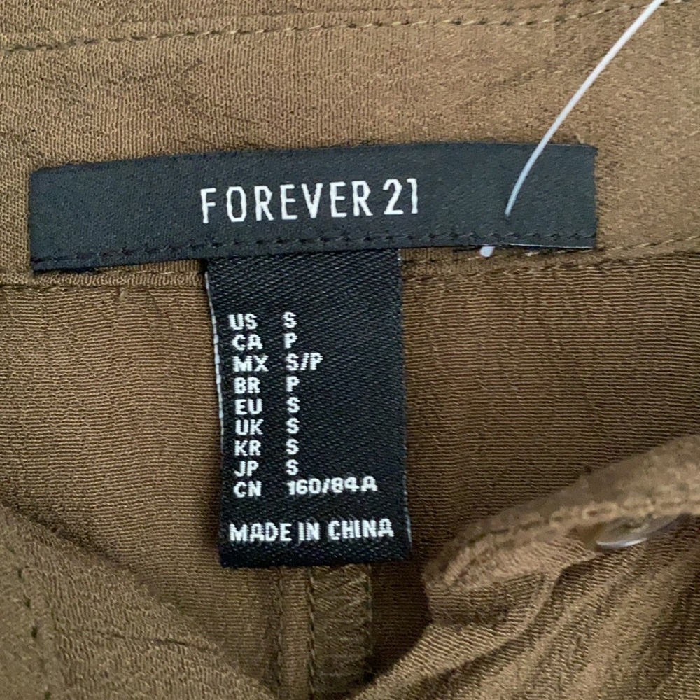 NWT • Forever21 • Cropped button down - Picture 3 of 6